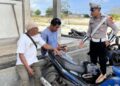 Satuan Lantas Polres MBD Mengedukasi Warga Utamakan Disiplin Berlalu Lintas