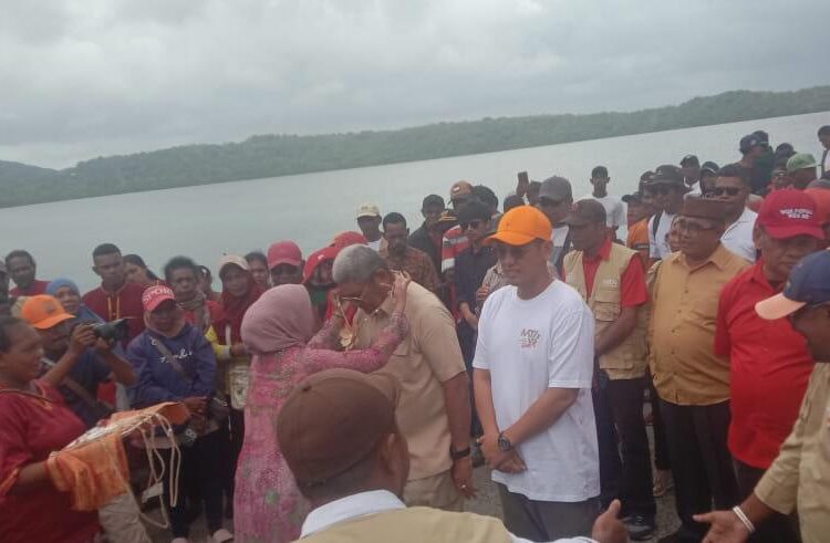 Pendukung dan Simpatisan Sambut Paslon MTH-VR Di Elat