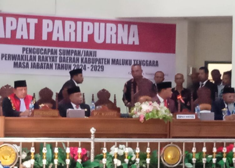 Terima Palu, Layanan Akan Jadikan DPRD Malra Profesional Dan Independen