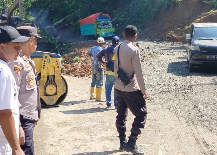 Akses Transportasi darat Lintas SBT-Malteng Kembali normal