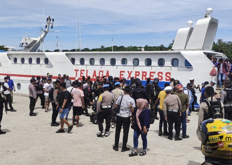 TNi Polri Gabungan Berhasil Amankan Sajam Di Pelabuhan Motor Watdek