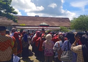 Di Dinas Pendidikan, Bupati Sebut Akan proses hukum penyebar fitnah dirinya saat Pilkada