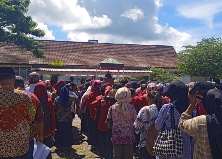 Di Dinas Pendidikan, Bupati Sebut Akan proses hukum penyebar fitnah dirinya saat Pilkada