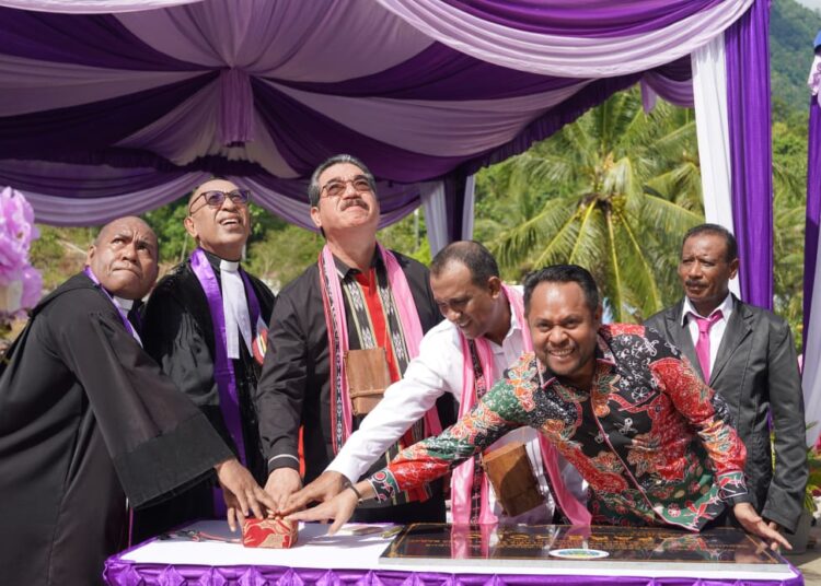 Pentahbisan  Gedung Gereja GPM Masihulan Dihadiri Gubernur Maluku  dan Bupati Malteng