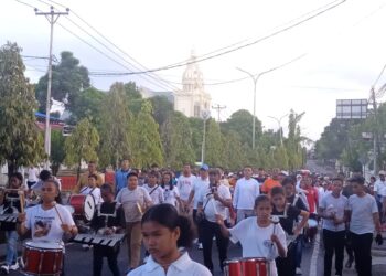 Bupati Dan Wabup Malra Mengikuti Jalan Sehat Bersama Jemaat GPM Anugerah Langgur