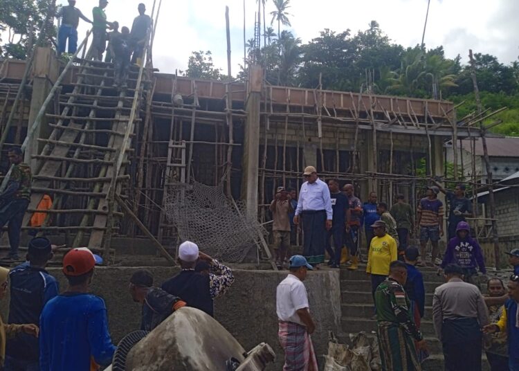 Pengecoran Dak Lantai Dua Masjid Ann-Nur Banda Efruan Dihadiri Bupati Hanubun