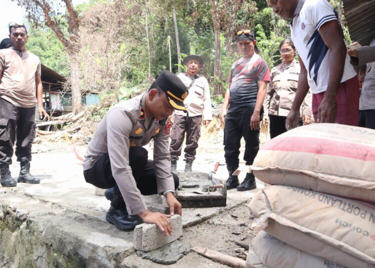 Polres Maluku Tengah Gelar Bedah Rumah untuk Warga Lanjut Usia