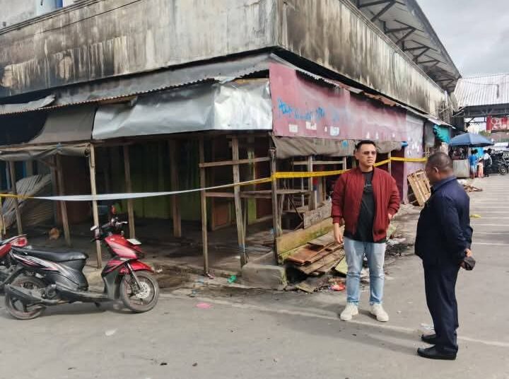 Wabup Viali Tinjau Lokasi Terbakar di Pasar Rakyat Langgur