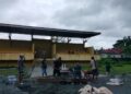 Gotong Royong Mantapkan Lapangan Upacara Menyongsong HUT RI ke-80,Camat TNS Apresiasi Kekompakan Masyarakat