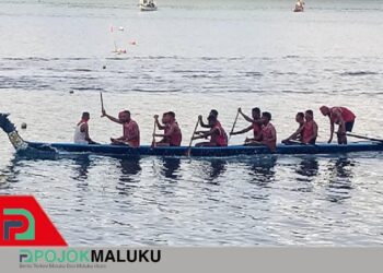 Lomba Dayung Perahu Naga Festival Pesona Meti Kei Resmi Ditutup Oleh Sekdis Pariwisata Malra